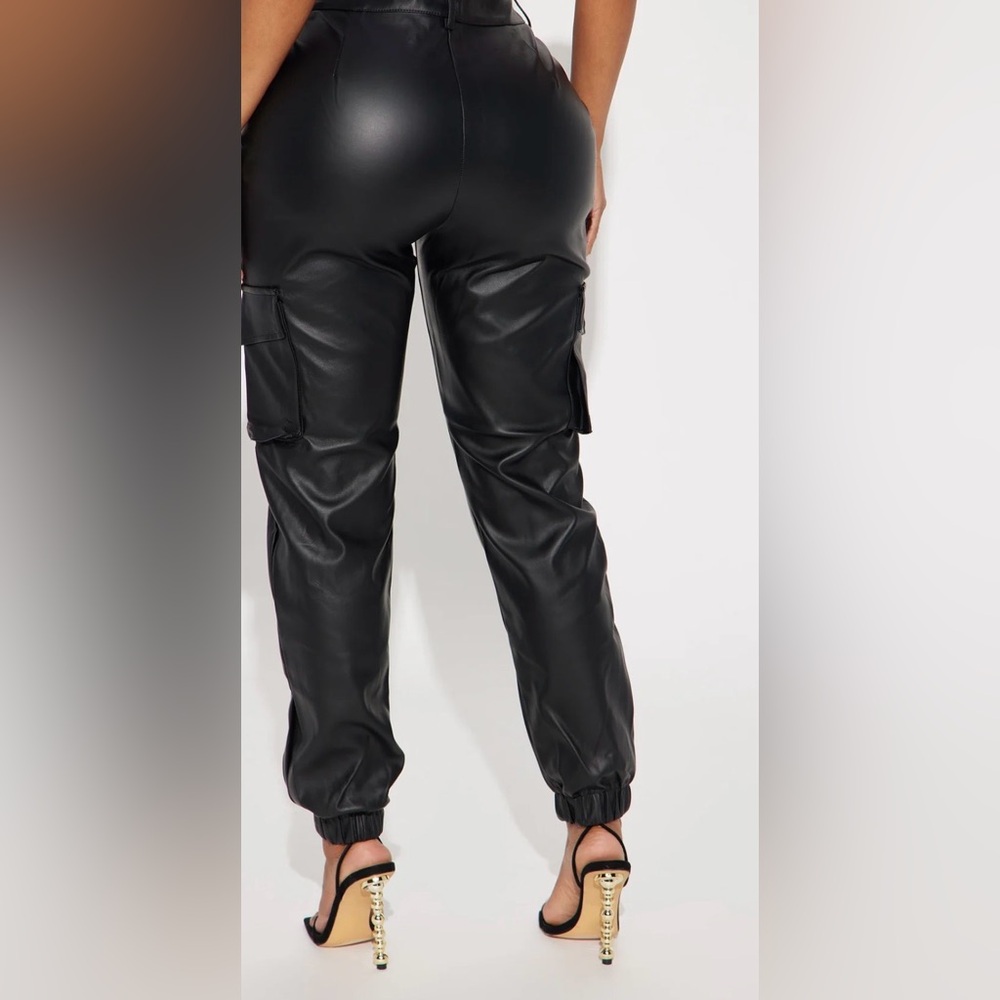 NWT fashion nova Black faux Leather cargo Pants size S - Picture 3 of 3